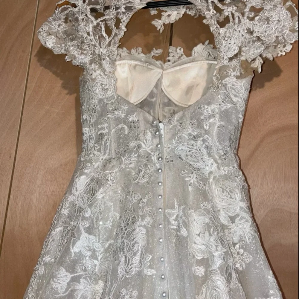 Easy Round Neck Long Tail Lace Embroidered Wedding Dress - Picture 3 of 5